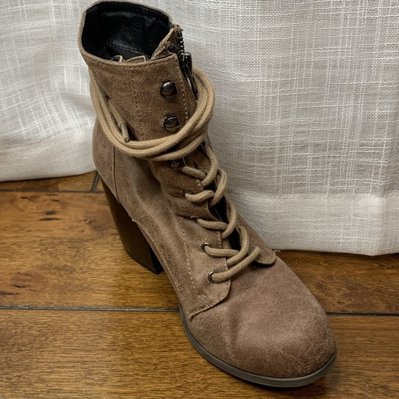 Dolce by mojomoxy- ankle boots - Picture 3 of 4